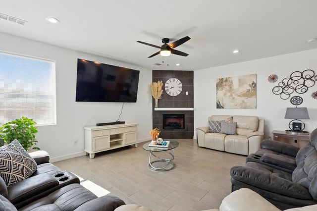 608 Southern Boulevard SW, Rio Rancho, NM 87124