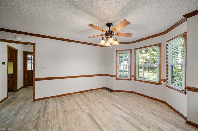 949 Aquaview Drive, Kernersville, NC 27284