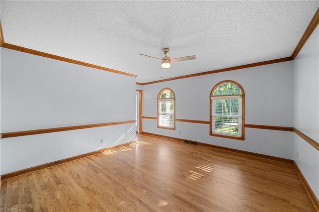 949 Aquaview Drive, Kernersville, NC 27284