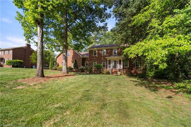 949 Aquaview Drive, Kernersville, NC 27284