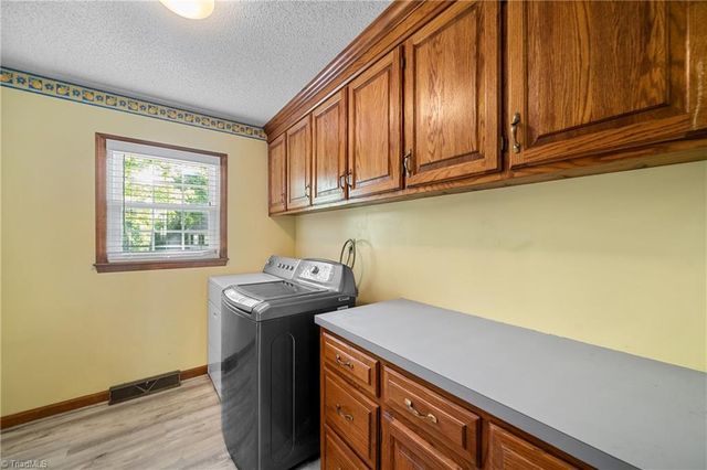 949 Aquaview Drive, Kernersville, NC 27284