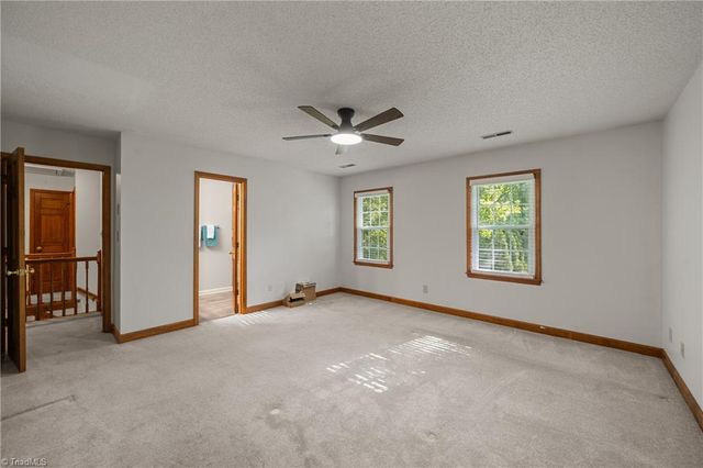 949 Aquaview Drive, Kernersville, NC 27284