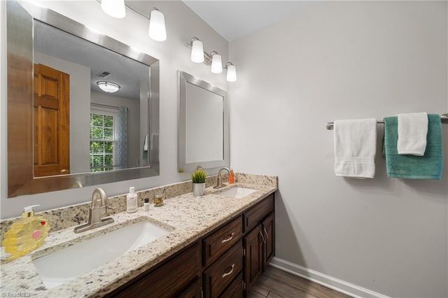 949 Aquaview Drive, Kernersville, NC 27284