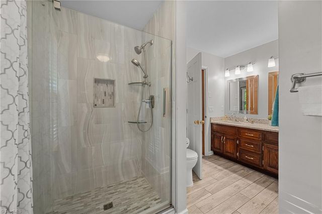 949 Aquaview Drive, Kernersville, NC 27284
