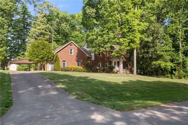 949 Aquaview Drive, Kernersville, NC 27284