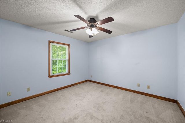949 Aquaview Drive, Kernersville, NC 27284