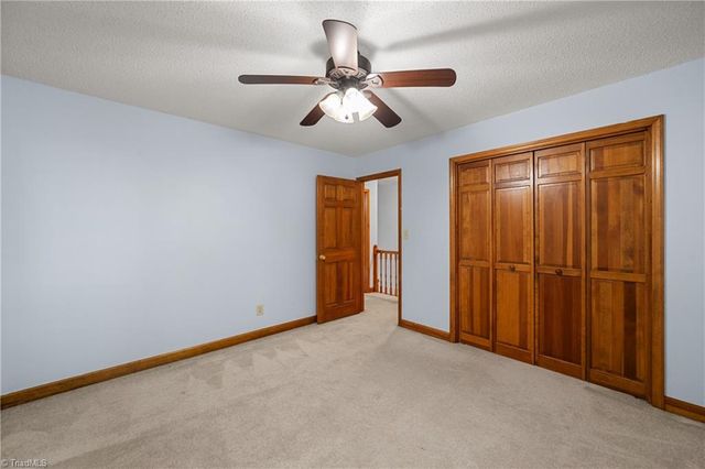 949 Aquaview Drive, Kernersville, NC 27284