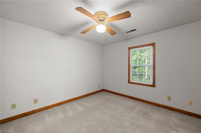 949 Aquaview Drive, Kernersville, NC 27284