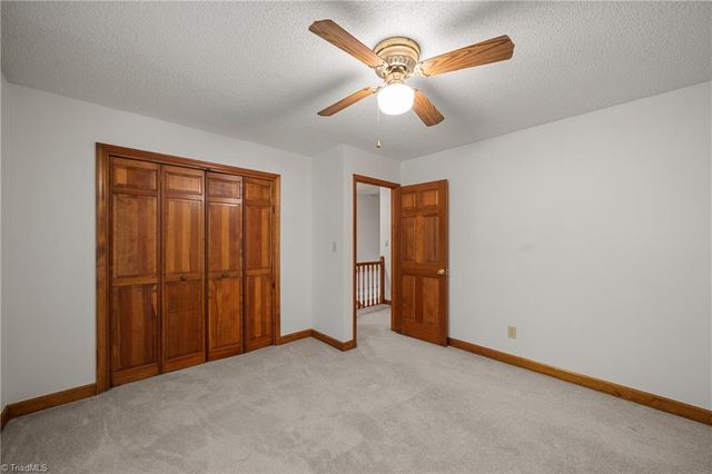 949 Aquaview Drive, Kernersville, NC 27284