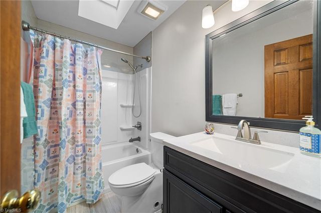949 Aquaview Drive, Kernersville, NC 27284