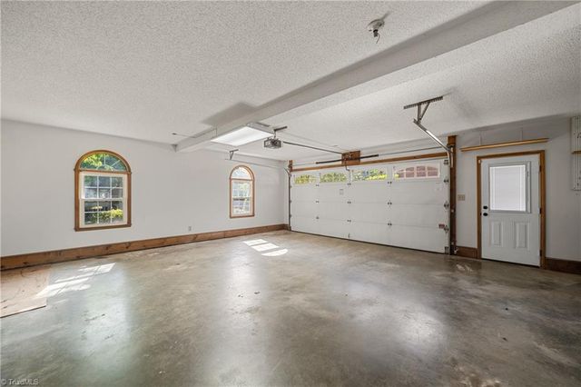 949 Aquaview Drive, Kernersville, NC 27284