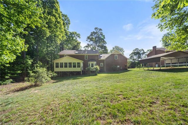 949 Aquaview Drive, Kernersville, NC 27284