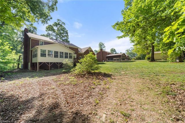 949 Aquaview Drive, Kernersville, NC 27284