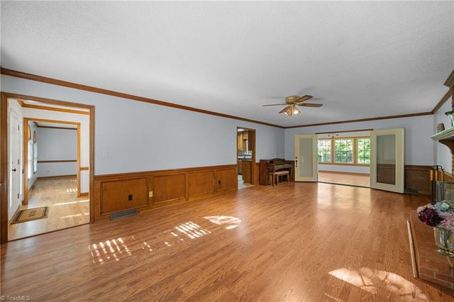 949 Aquaview Drive, Kernersville, NC 27284