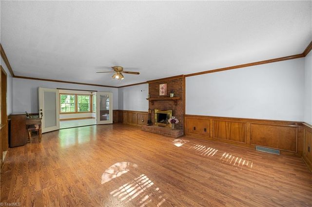 949 Aquaview Drive, Kernersville, NC 27284