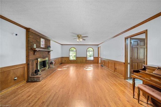 949 Aquaview Drive, Kernersville, NC 27284