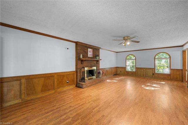 949 Aquaview Drive, Kernersville, NC 27284