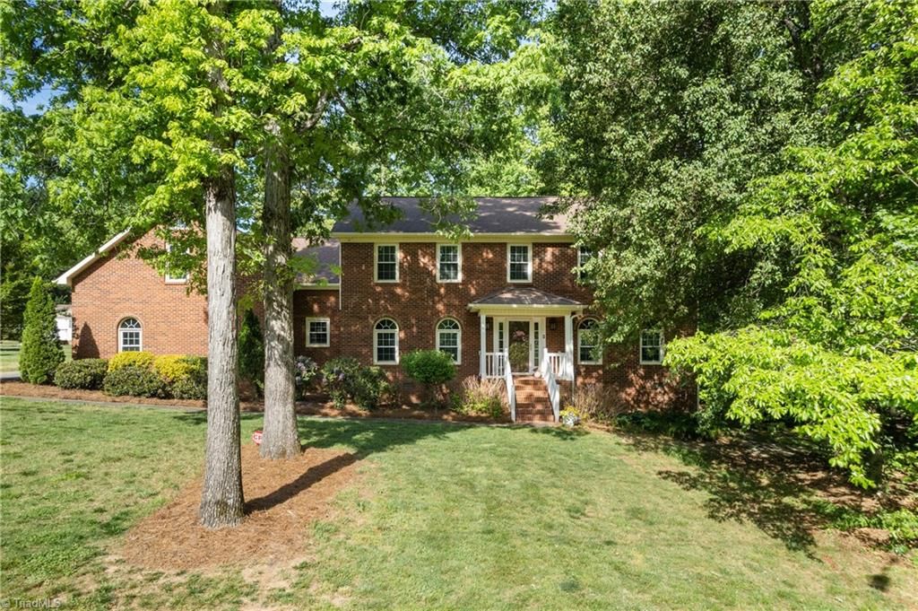 949 Aquaview Drive, Kernersville, NC 27284