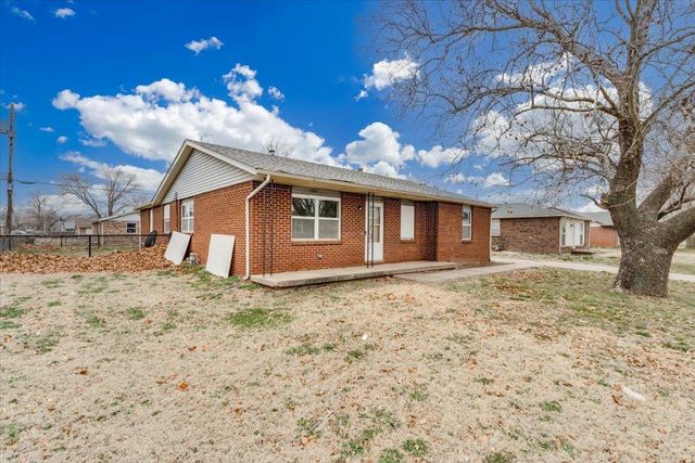 1607 E Catalina St, Wichita, KS 67216