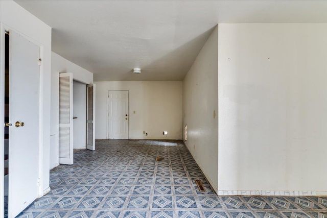 1607 E Catalina St, Wichita, KS 67216