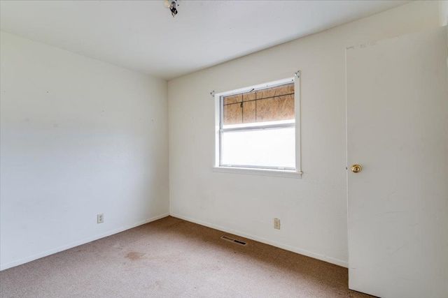 1607 E Catalina St, Wichita, KS 67216