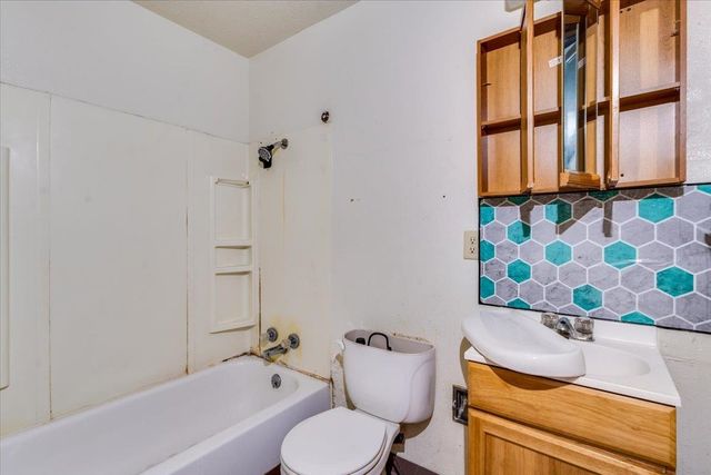 1607 E Catalina St, Wichita, KS 67216