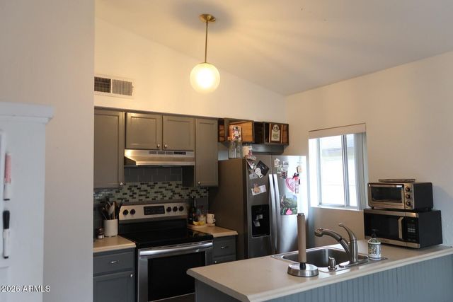 27 W Concorda Drive 103, Tempe, AZ 85282