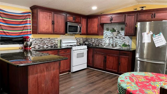 284 Pine Hollow Loop N, Moscow, TX 75960