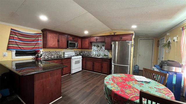 284 Pine Hollow Loop N, Moscow, TX 75960