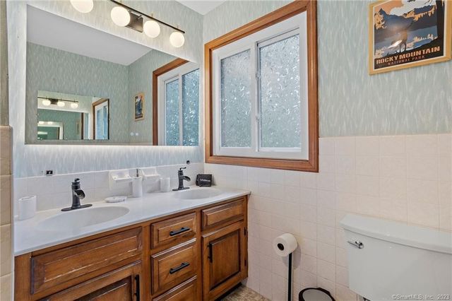 25 Coachman Pike, Ledyard, CT 06339