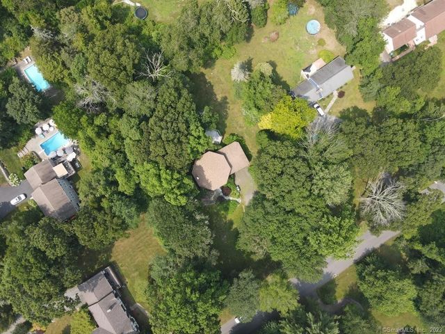 25 Coachman Pike, Ledyard, CT 06339