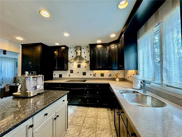 25 Coachman Pike, Ledyard, CT 06339