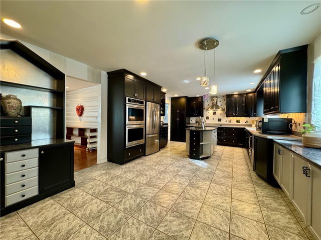 25 Coachman Pike, Ledyard, CT 06339