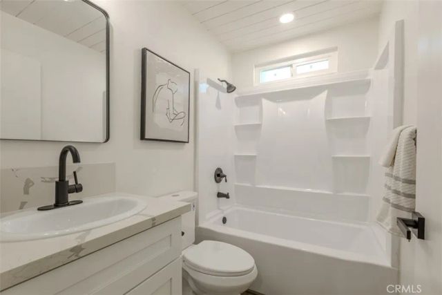 2036 La Jolla, Stockton, CA 95204