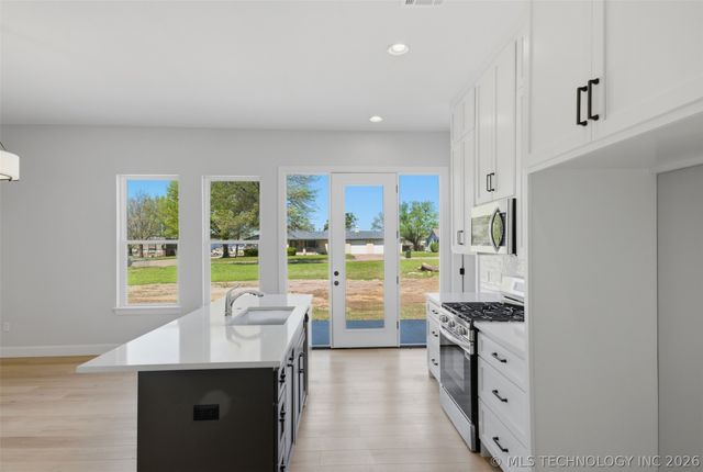 316 W 11th Street, Claremore, OK 74017