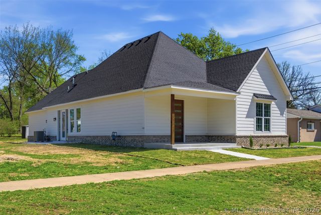 316 W 11th Street, Claremore, OK 74017