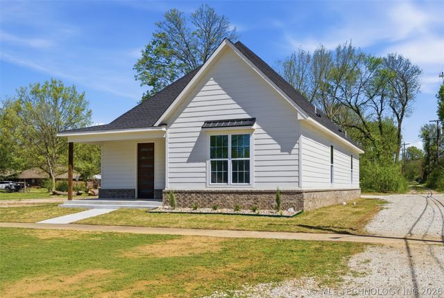 316 W 11th Street, Claremore, OK 74017