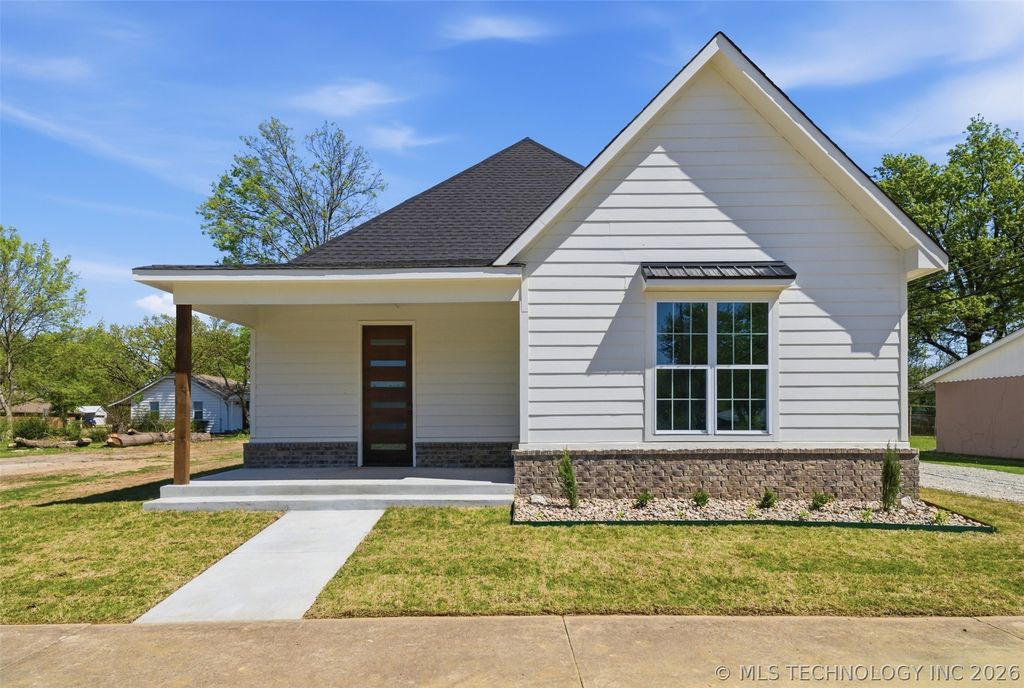 316 W 11th Street, Claremore, OK 74017