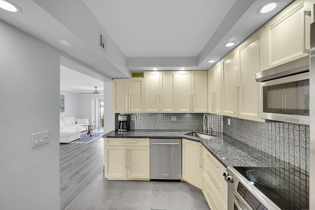 800 E Camino Real 305, Boca Raton, FL 33432