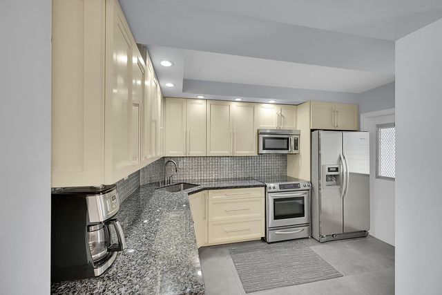 800 E Camino Real 305, Boca Raton, FL 33432