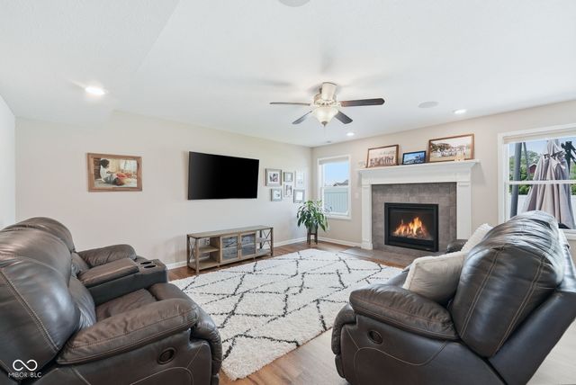 905 N Fox Berry Drive, Yorktown, IN 47396