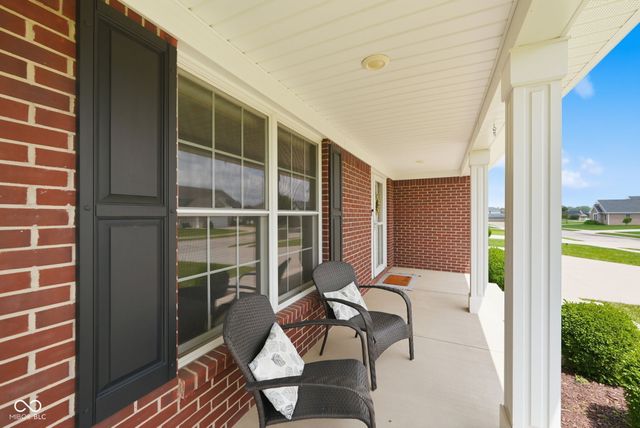 905 N Fox Berry Drive, Yorktown, IN 47396
