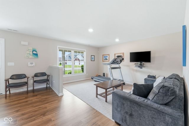 905 N Fox Berry Drive, Yorktown, IN 47396