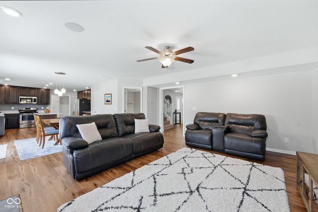 905 N Fox Berry Drive, Yorktown, IN 47396