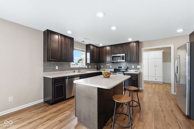 905 N Fox Berry Drive, Yorktown, IN 47396