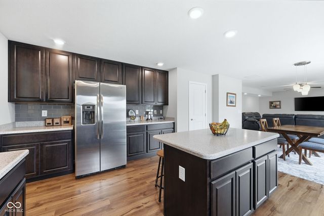 905 N Fox Berry Drive, Yorktown, IN 47396