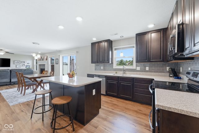 905 N Fox Berry Drive, Yorktown, IN 47396
