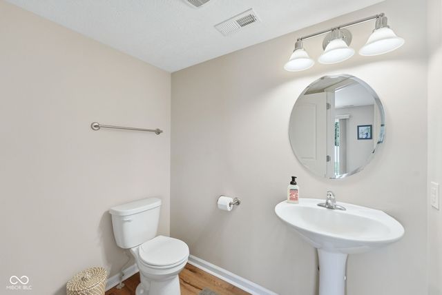 905 N Fox Berry Drive, Yorktown, IN 47396