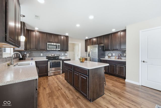 905 N Fox Berry Drive, Yorktown, IN 47396