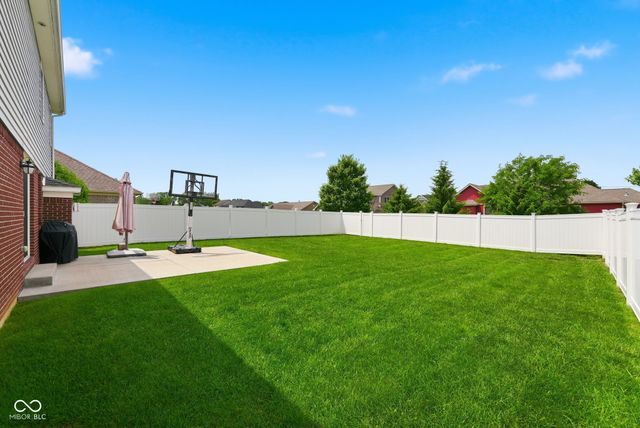 905 N Fox Berry Drive, Yorktown, IN 47396